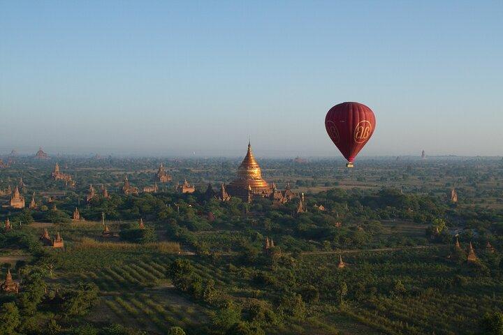 Ballonnen boven Bagan