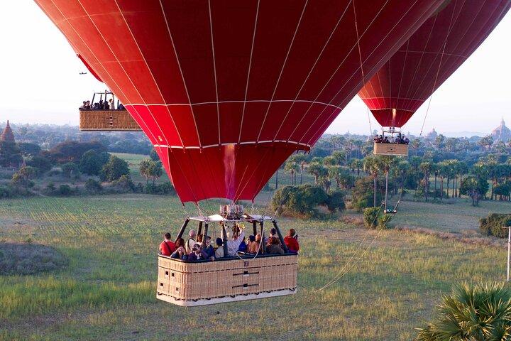 Ballonnen boven Bagan