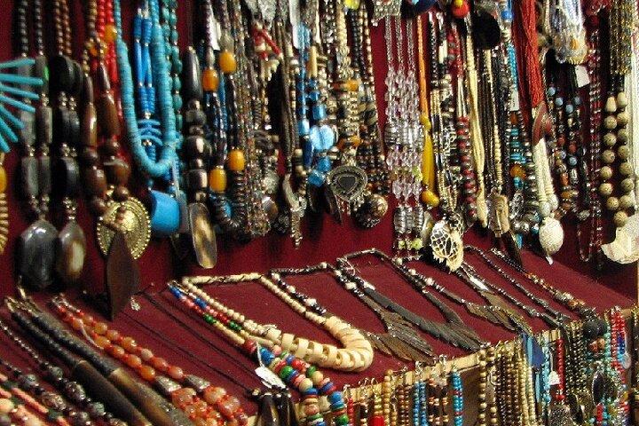 Ahmedabads farbenfroher Manek Chowk Basar