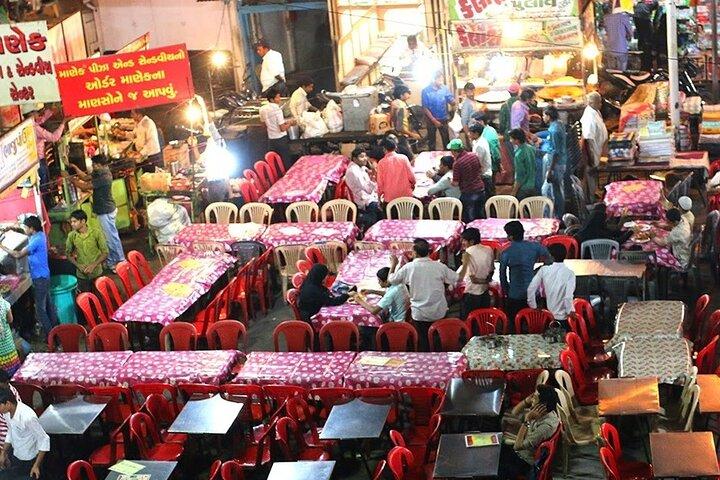 Ahmedabads farbenfroher Manek Chowk Basar
