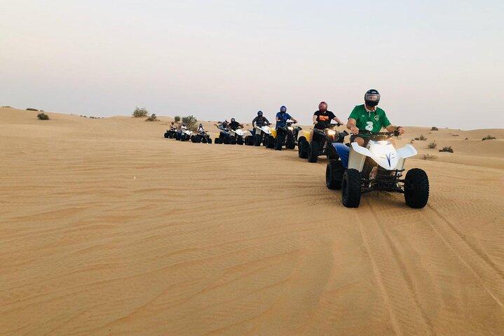Dubai ATV Quadbike Desert Safari com passeio de camelo na areia