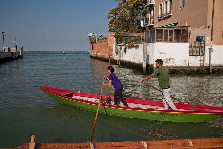 Aprenda a remar pelos canais de Veneza