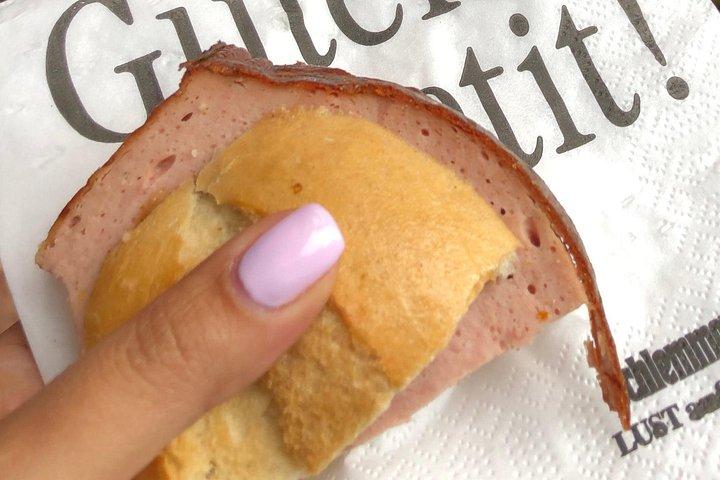 地元の人のようなランチ：ミュンヘンのオリジナル ヴィクトゥアリエンマルクト フード ツアー