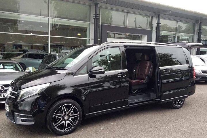 ロンドン市内からヒースロー空港への運転手付き送迎サービス