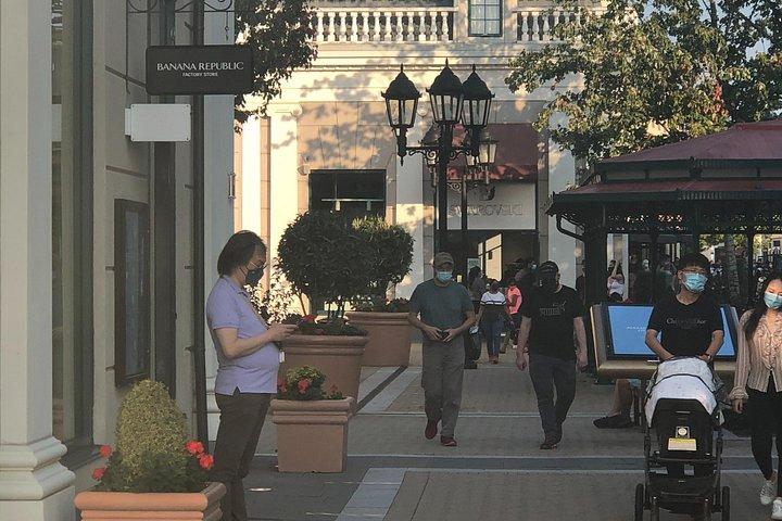バンクーバーレイオーバーショッピング（Mcアーサーグレンデザイナーアウトレットモール）ツアープライベート