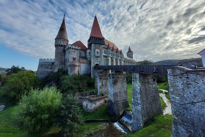 Visite exclusive : Château de Corvin, Alba Iulia et villages traditionnels de Sibiu