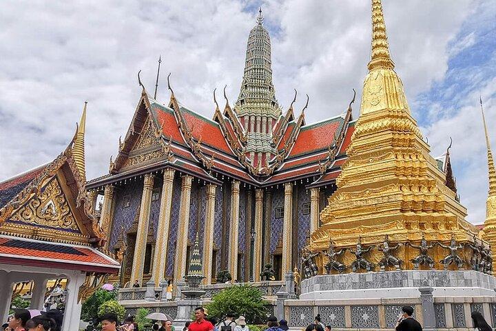 Grand Palace Tour & Emerald Buddha Temple Tour Bangkok