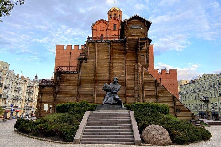 Small-Group Sightseeing Driving Tour of Kyiv - Best Introduction to the City