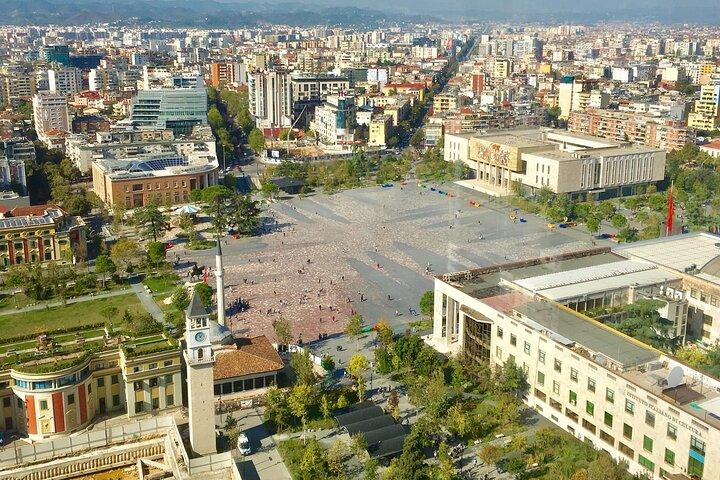 Transfert privé en classe économique: aéroport de Tirana (TIA) vers l'hôtel à Tirana