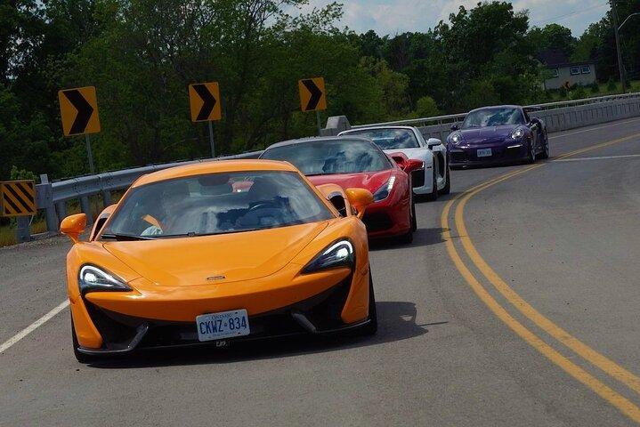 ハミルトンマウンテンで同乗者と一緒にエキゾチックまたはスーパーカーの試乗