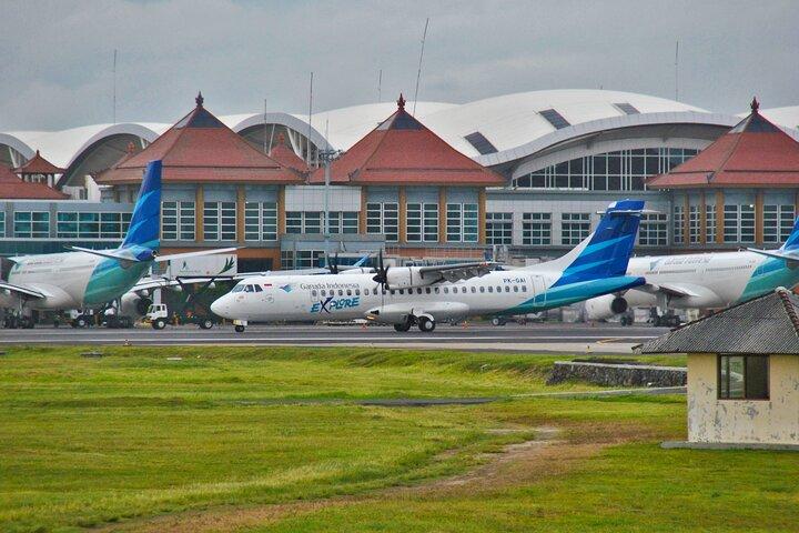 Transfer privado de chegada: Aeroporto Internacional de Denpasar para a área de Nusa Dua