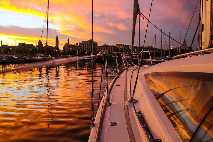 Sunset Private Sailing Experience em Barcelona até 12 hóspedes