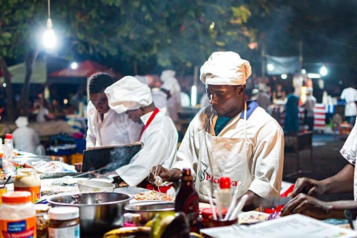 地元の食べ物を使った夜のガイド付きツアー（ザンジバルのテスト）