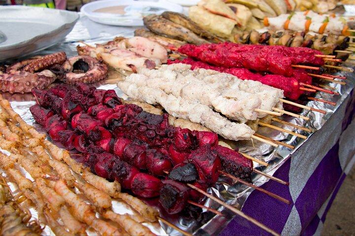地元の食べ物を使った夜のガイド付きツアー（ザンジバルのテスト）