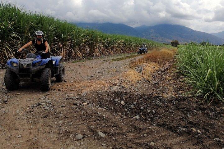カリ ATV ツアー - 路上でアドレナリンを最大限に引き出します