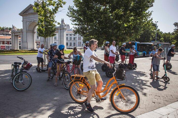 マドリード・レティーロ公園電動自転車ツアー（少人数、セミプライベート）