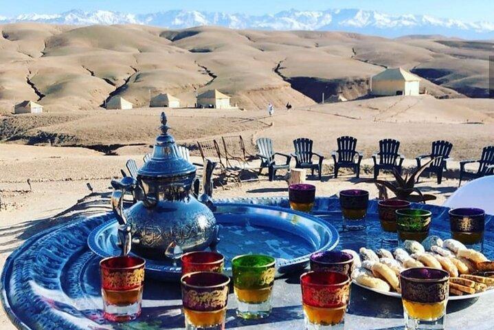 Från Marrakech till Agafay Desert Quad Bike, Camel Ride och middag