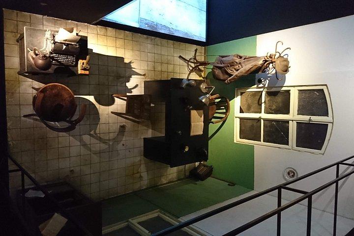 送迎付きのプラハのプライベート ツアーと共産主義博物館