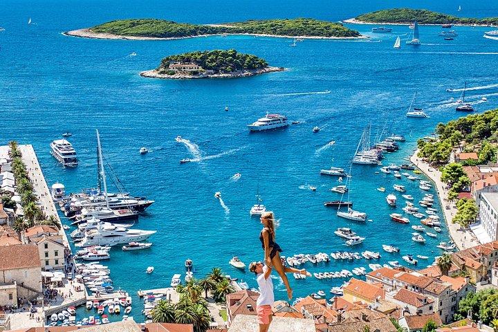 ZLATNI RAT & HVAR への 1 日プライベート ツアー