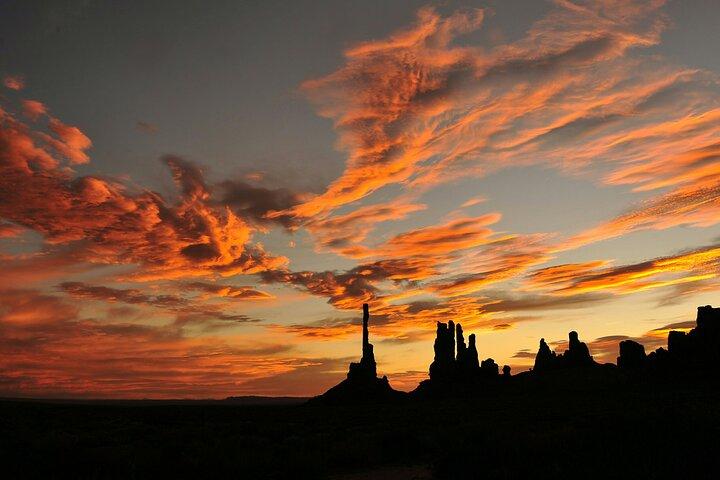3.0 Hours of Monument Valley's Sunrise or Sunset 4×4 Tour