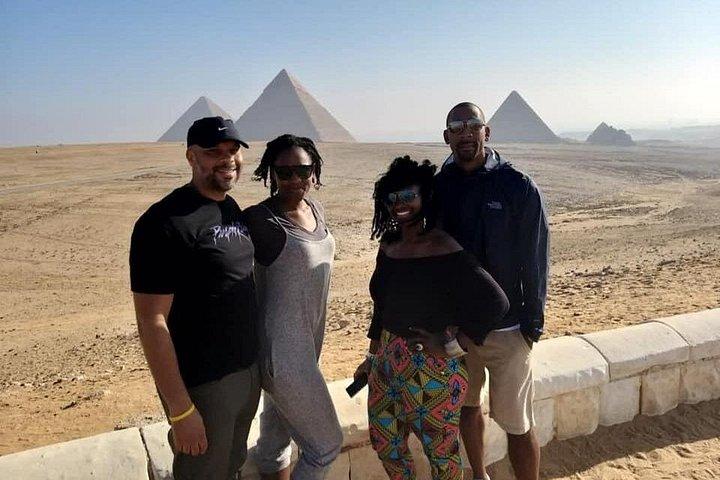 ギザのピラミッド、ラクダ乗り、ピラミッド内部へのプライベート日帰り旅行