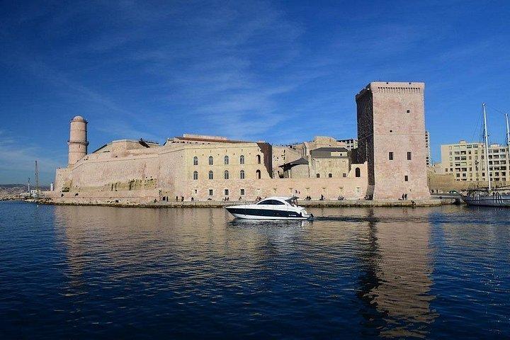 Marseille Old Town Exploration Game and Tour