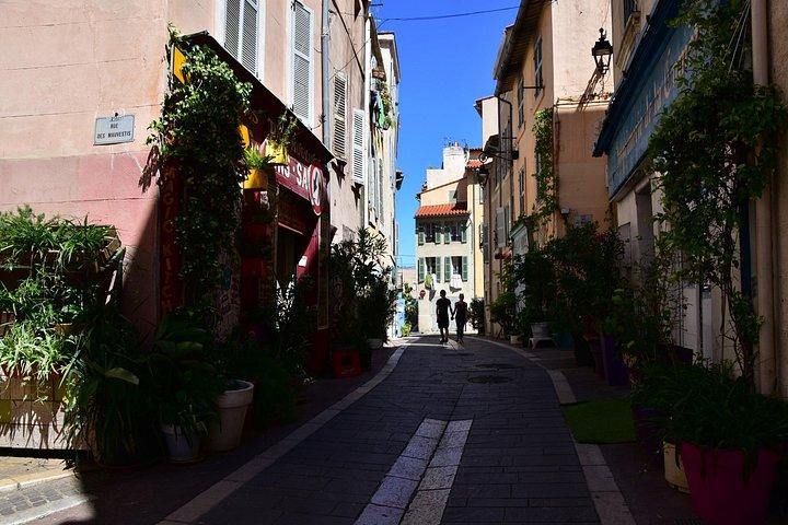 Marseille Old Town Exploration Game and Tour