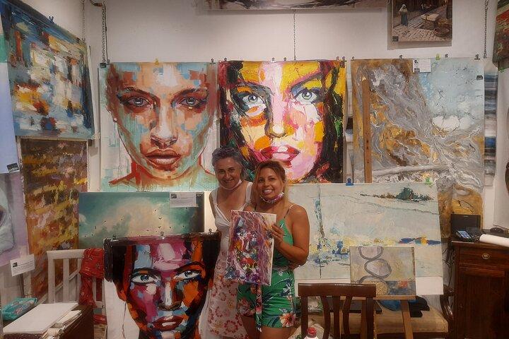 2 horas de aula de arte com um artista local