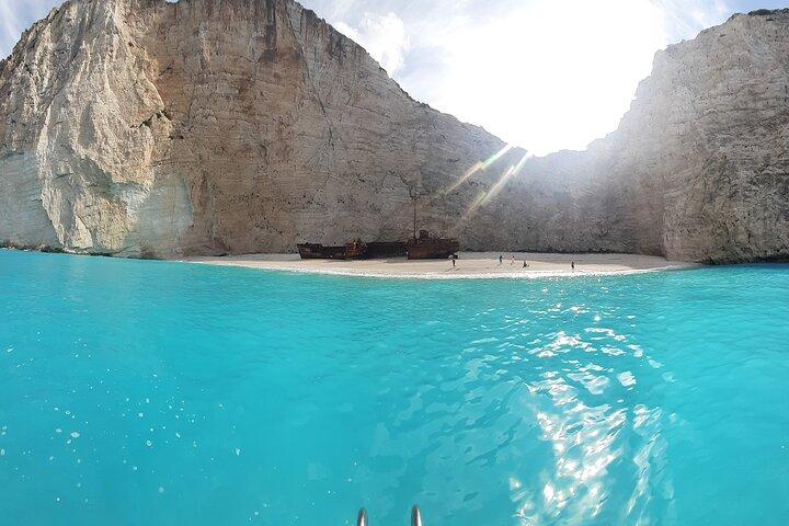 Tour per piccoli gruppi di Zante max 10 pers Baia del relitto e grotte blu