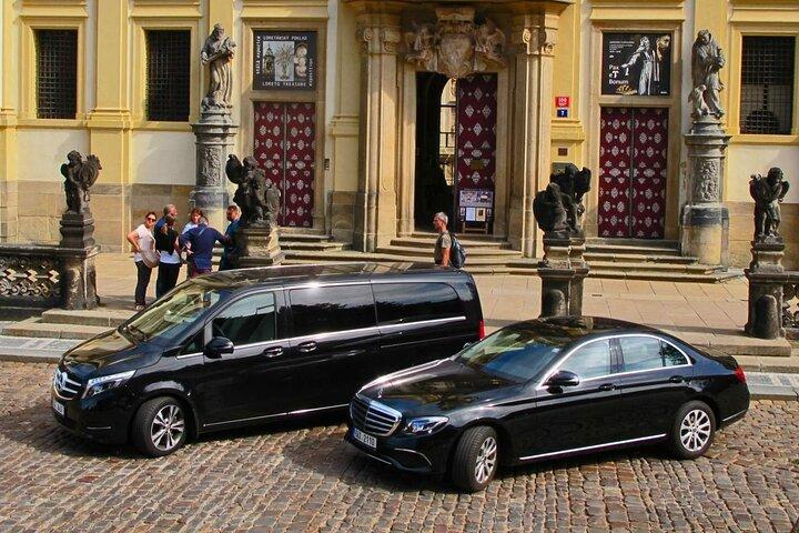 高級車でのウィーンからプラハへのプライベート送迎