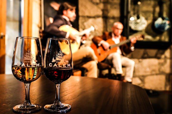 Porto: Cálem Cellar Tour, Live Fado Show og vinsmagning