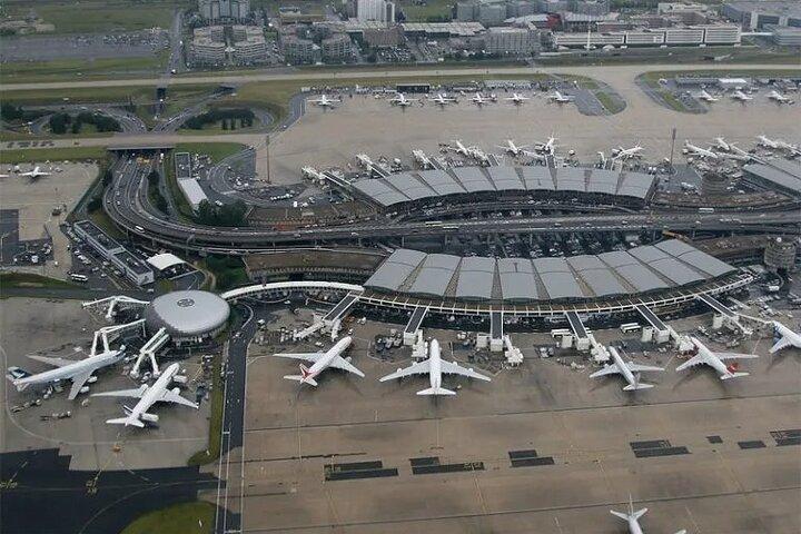 CDG / ORLY / LBG空港からパリへのプライベート送迎（Van-7 Pax）