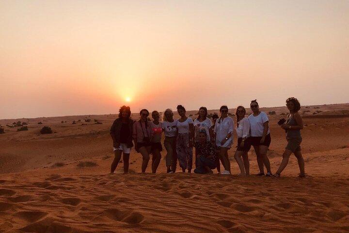 Safari e jantar de churrasco no deserto de Dubai