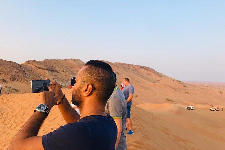 Safari e jantar de churrasco no deserto de Dubai