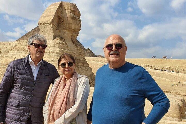 Visite privée des pyramides de Gizeh, du Sphinx et du temple de la vallée avec déjeuner