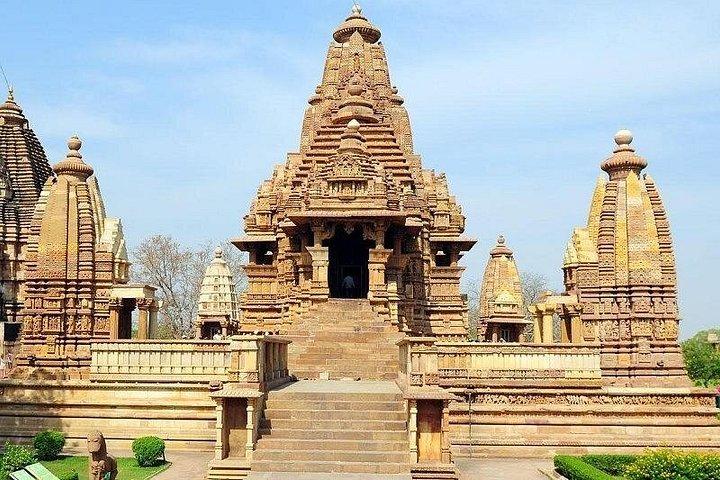 カジュラホでの 2 日間の寺院訪問