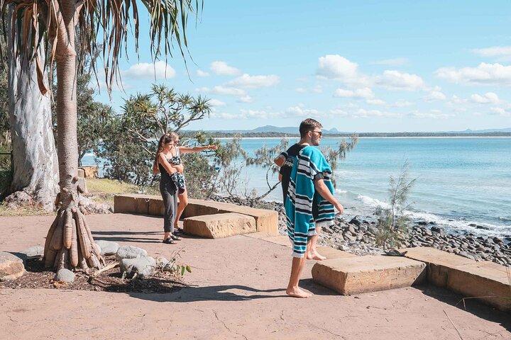 ブリスベンからのサンシャイン コースト ヒンターランドとヌーサの日帰り旅行、ユーマンディ マーケットを含む