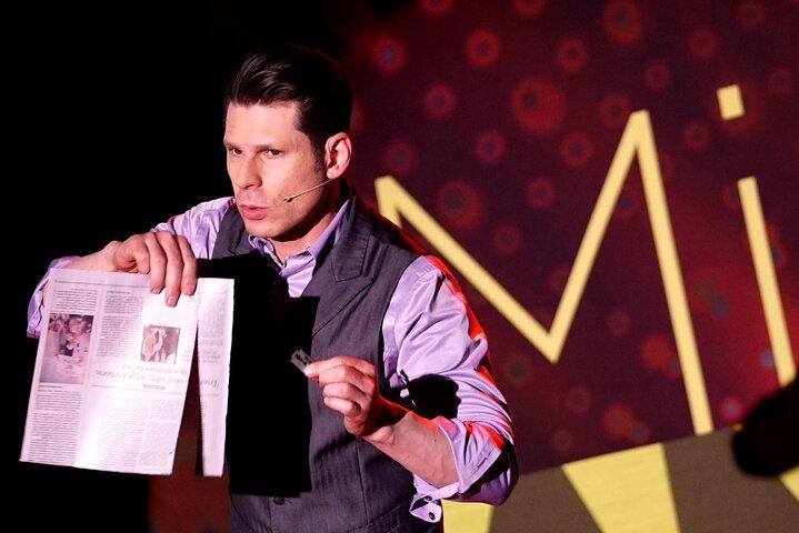 Mike Hammer Comedy Magic Show no Four Queens Hotel