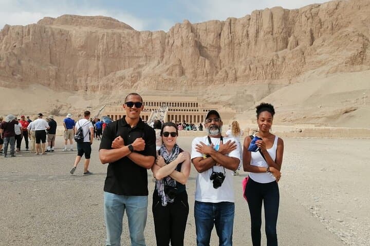 Cairo: Guided Tour to Luxor East and West banks by Overnight VIP Bus