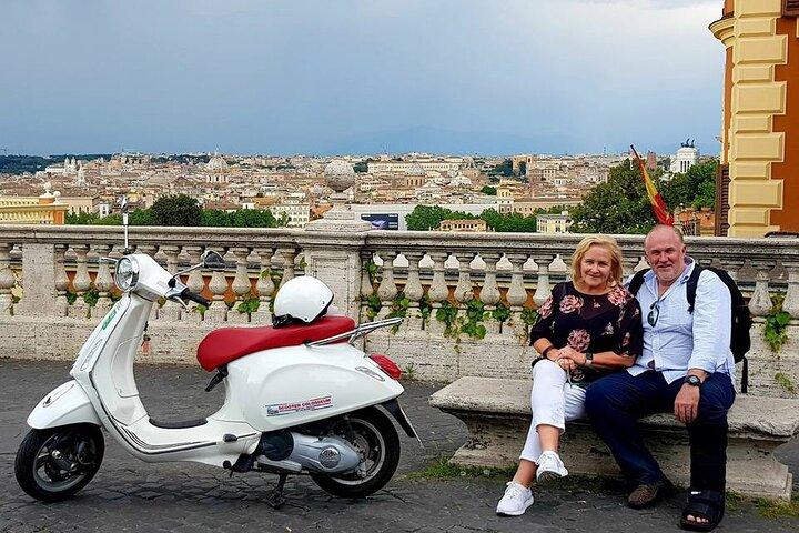 Rome Vespa Primavera 125 cc Location - 72 heures de location