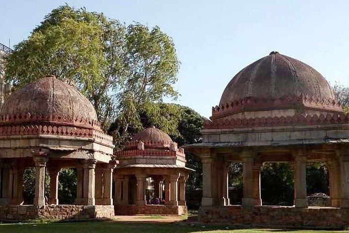 Hauz Khas Villageへの訪問 - デリーとランチ