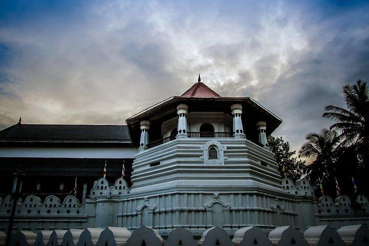 Sri Lanka Multi Day Autovermietung mit englischsprachigem Driver Guide