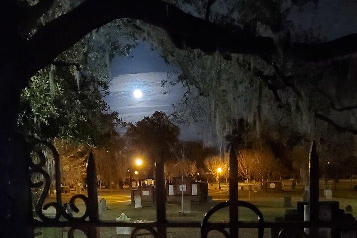 Savannah History and Haunts Candlelight Ghost Walking Tour