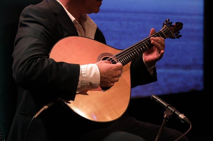 Fado in Chiado - リスボンで17年間にわたるライブショーをステージで