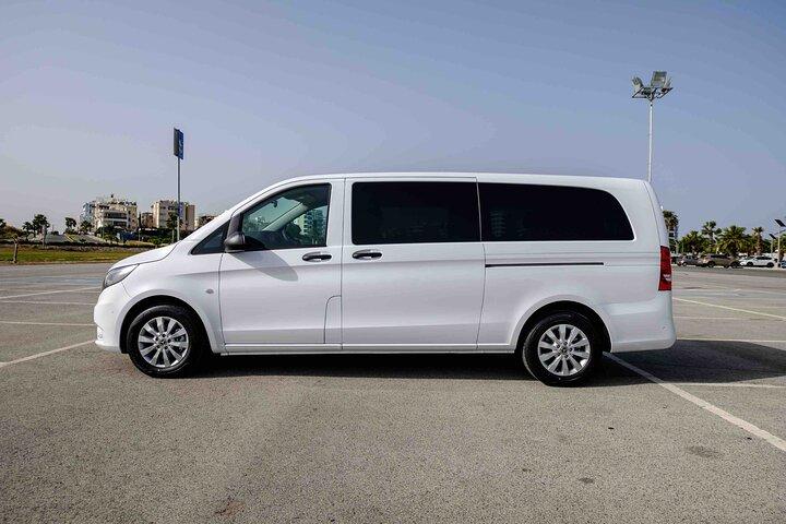 Privat transfer: Larnacas flygplats till Larnaca-distriktet 1-14 personer