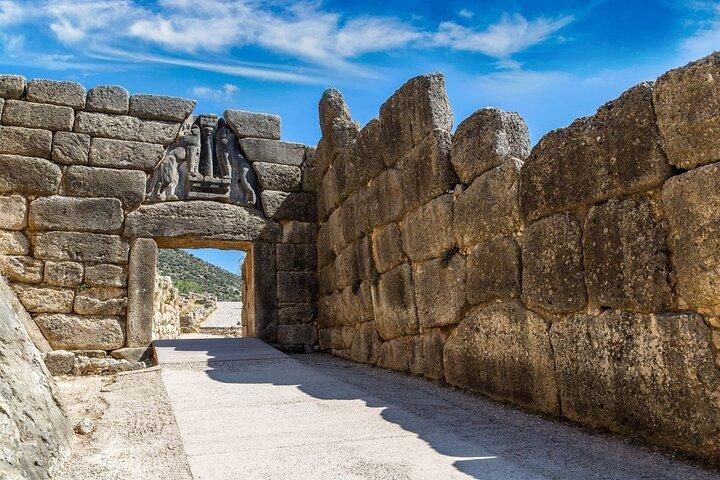 4-Day Private Peloponnese, Delphi and Meteora Tour from Athens