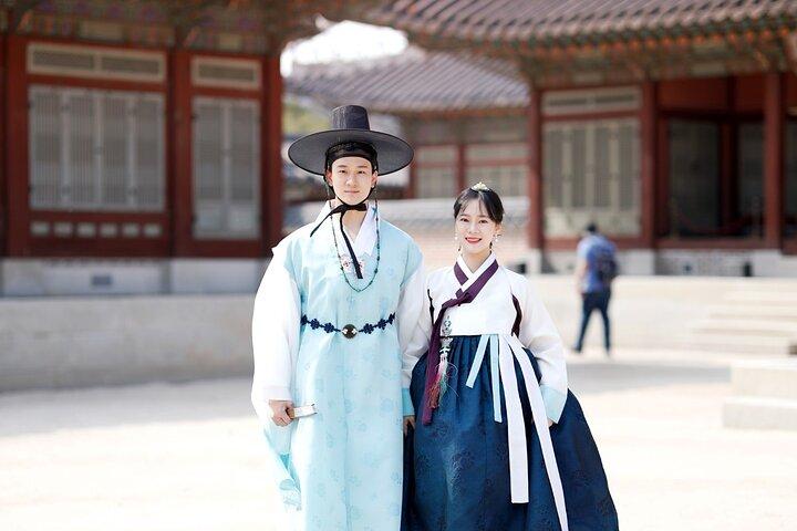 Premium Hanbok-ervaring in Hanboknam Gyeongbok Palace Branch