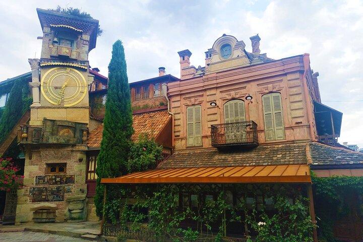 Tbilisi Walking Tour with Cable Car, Wine Tasting & Bread Bite
