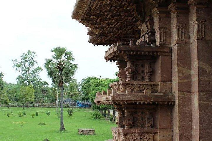 ランチとハイデラバードのユニークなラマッパ寺院への日帰りツアー
