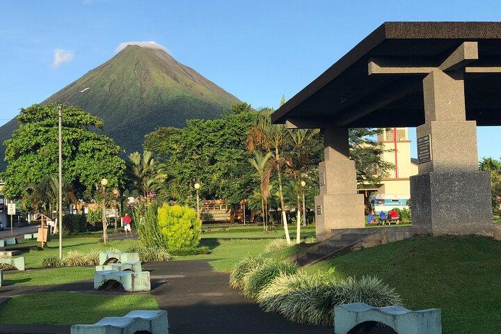 Privat overførsel Arenal / La Fortuna by til San Jose Lufthavn (SJO)